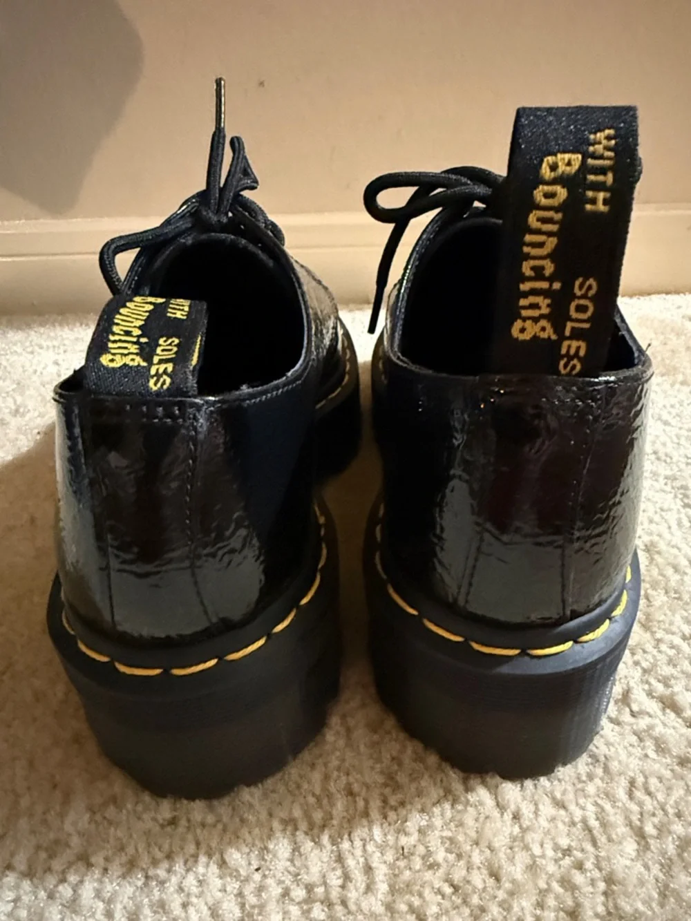 Like new Dr. Martens 1461 DISTRESSED PATENT LEATHER PLATFORMS Sz: M 7 / W 8 EU39